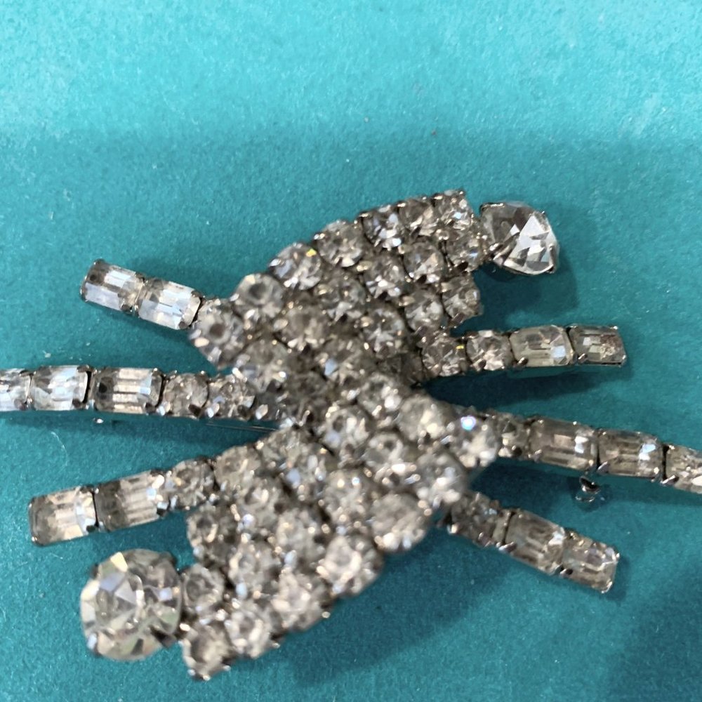 Vintage Silvertone Rhinestone Brooch